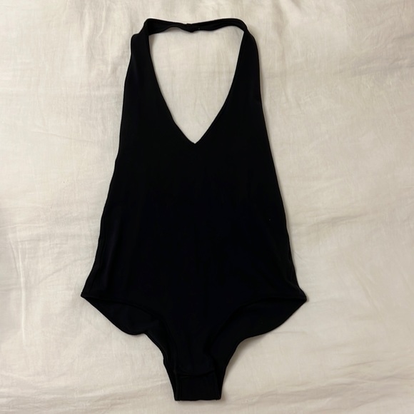 Deep-V backless bodysuit - Picture 1 of 1